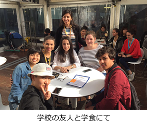 学校の友人と学食にて